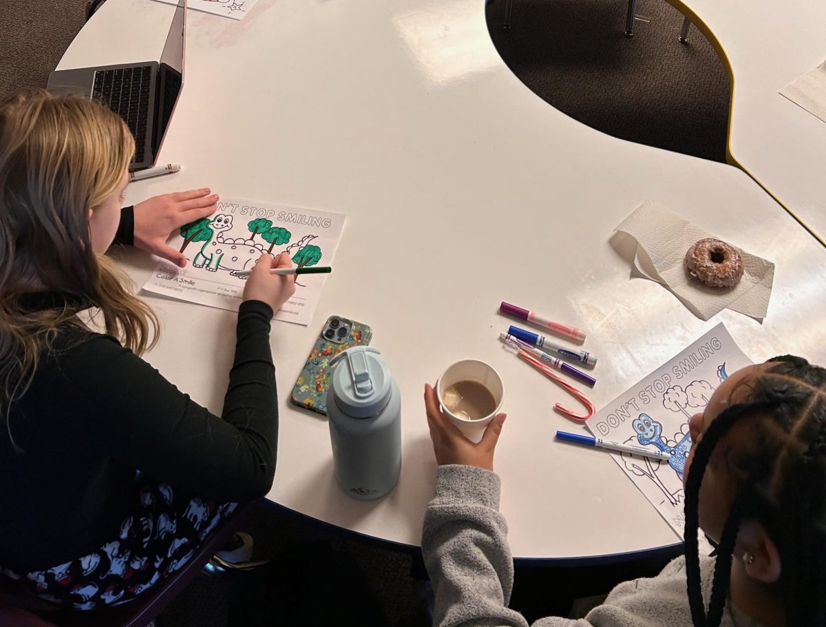 US students were able to take a break from studying during Finals Week and have some hot chocolate and donuts as part of a collaborative service activity between NHS and JuSTEMagine. 