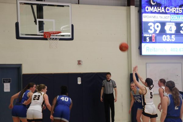 Corbett Lanum shooting at the line