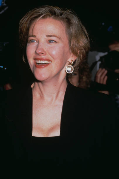Canadian actress and comedian Catherine O'Hara attends the 1st Annual Movie Awards, held at the Universal Amphitheatre in Universal City, California, 30th January 1991.  (Photo by Vinnie Zuffante/Getty Images)